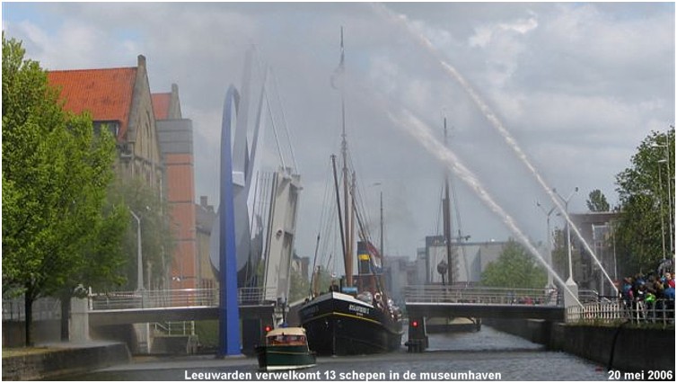 De nieuwe Blokhuisbrug aan de Zuidergrachtswal