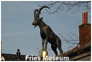 Opmerkelijke entree Fries Museum aan de Turfmarkt - Deze foto kunt u vergroten